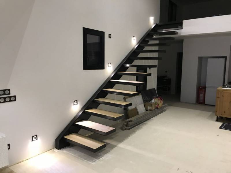 Acheter un escalier suspendu design à Annecy